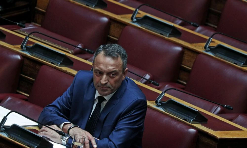 Ξεκατίνιασμα στους Σπαρτιάτες: Είστε «Greek Mafia» με Δον Κορλεόνε τον Κασιδιάρη, λέει ο Στίγκας - «Είσαι δικτατορίσκος» απαντούν οι 11